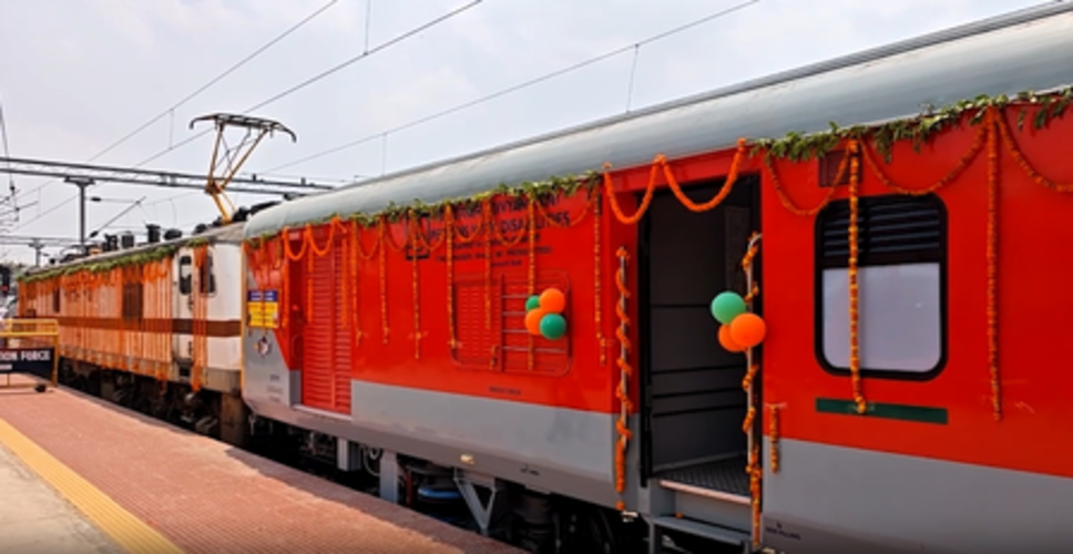 मऊ: ट्रेन उद्घाटन कार्यक्रम में विवाद, सपा सांसद राजीव राय ने लगाया 'गुंडों' को बुलाने का आरोप