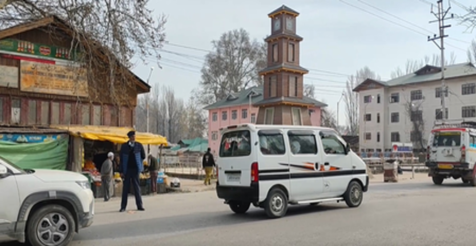 कश्मीर घाटी में प्रदर्शन के बाद स्थिति सामान्य, प्रमुख चौराहों पर ट्रैफिक कंट्रोल करने के निर्देश