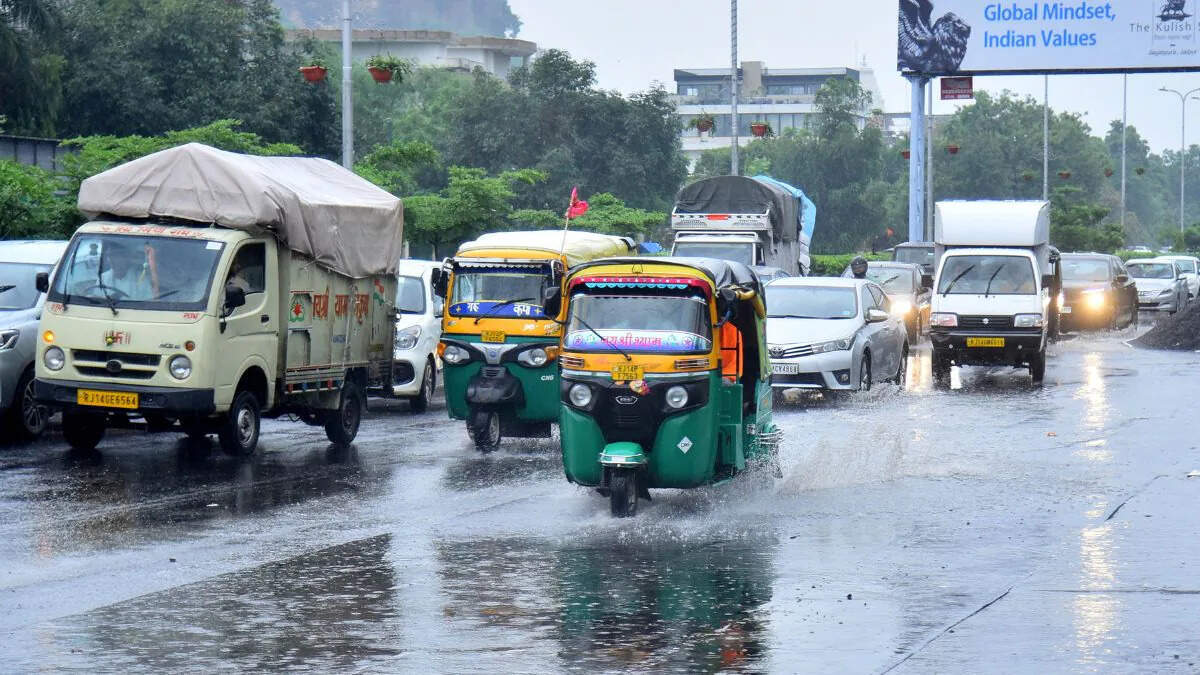 पश्चिमी विक्षोभ से राजस्थान में बदला मौसम, झुंझुनूं समेत कई जिलों में आंधी-बूंदाबांदी; 14 जिलों में हीटवेव अलर्ट जारी