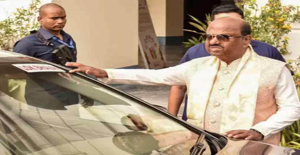 पश्चिम बंगाल: धमकी भरे ईमेल के बाद बिना सुरक्षा कोलकाता में सड़क पर उतरेंगे राज्यपाल सीवी आनंद बोस