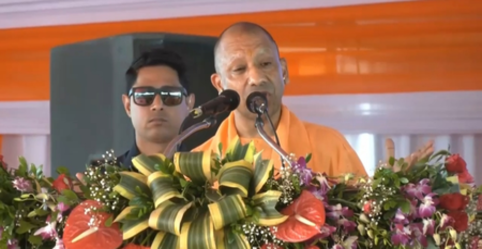 'आत्मसम्मान और आत्मनिर्भरता की नई शुरुआत', सीएम योगी से मिला थारू परिवारों को मिला जमीन का मालिकाना हक