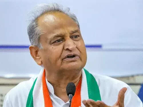 पेपर लीक विवाद पर राजस्थान की सियासत गरमाई, सीएम भजनलाल शर्मा के बयान पर अशोक गहलोत का पलटवार