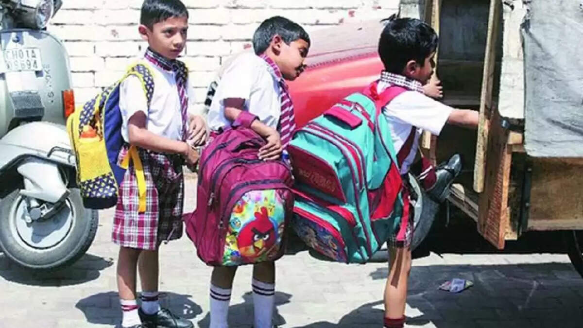 राजस्थान में शिक्षा व्यवस्था में बड़ा बदलाव, फुटेज में समझें कक्षा 1 से 5 तक के छात्रों के स्कूल बैग का भार होगा कम