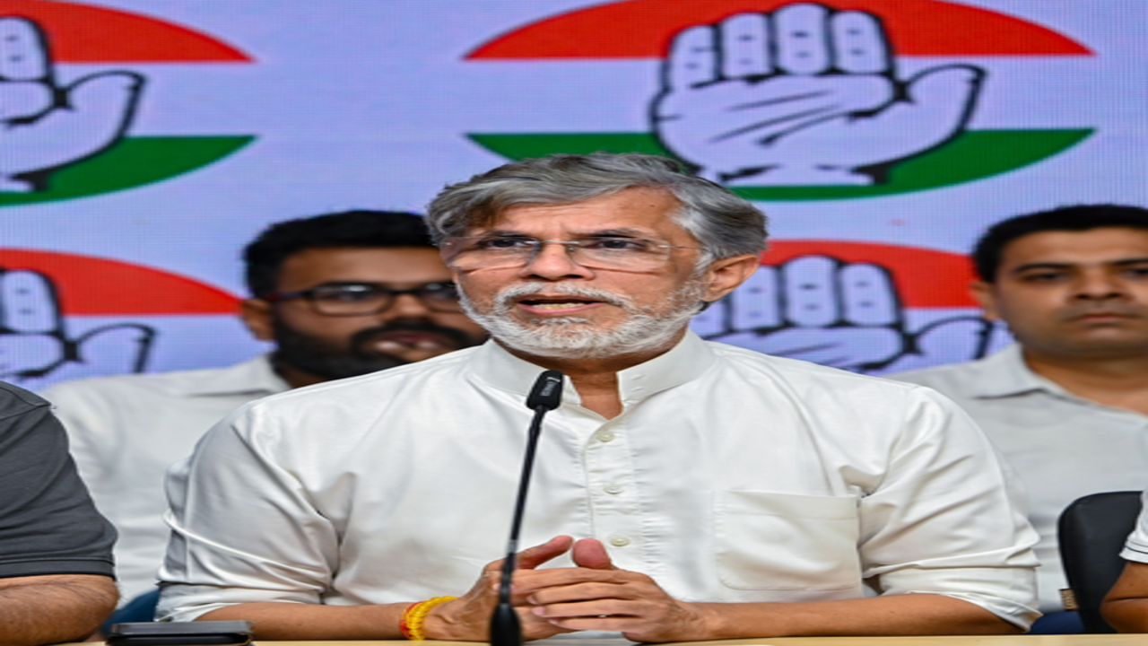पंजाब की कानून-व्यवस्था पर पवन खेड़ा का राज्य और केंद्र सरकार पर हमला, बोले- जनता ठगा हुआ महसूस कर रही