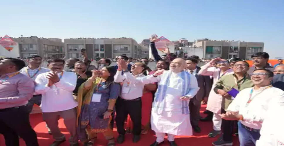 अहमदाबाद: अमित शाह ने श्री जगन्नाथ मंदिर में किया दर्शन-पूजन, पतंगोत्सव में भी शामिल हुए