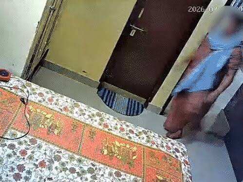 पहली बारिश में ही SMS अस्पताल की खुली पोल: ट्रॉमा सेंटर में भरा पानी, माइनर OT बंद, एक्सक्लूसिव फुटेज में देंखे फॉल सीलिंग गिरने से मरीजों में अफरा-तफरी