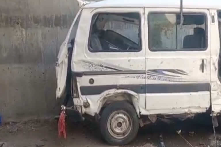 भीलवाड़ा में पुल से नीचे गिरी कार, वीडियो में देखें 2 की मौत 5 घायल, दर्शन कर लौट रहे परिवार पर दर्दनाक हादसा