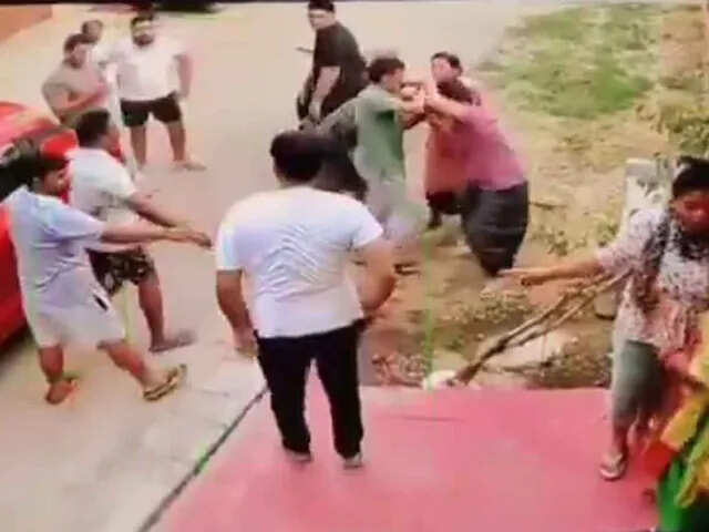 जोधपुर में महिलाओं से अभद्रता के बाद बवाल, वीडियो में देंखे पथराव में युवक घायल, इलाके में तनाव