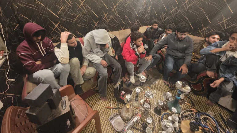 टोंक में DST का बड़ा एक्शन, कैफे की आड़ में चल रहे हुक्का बार पर छापेमारी, धुआं उड़ाते पकड़े 23 युवक