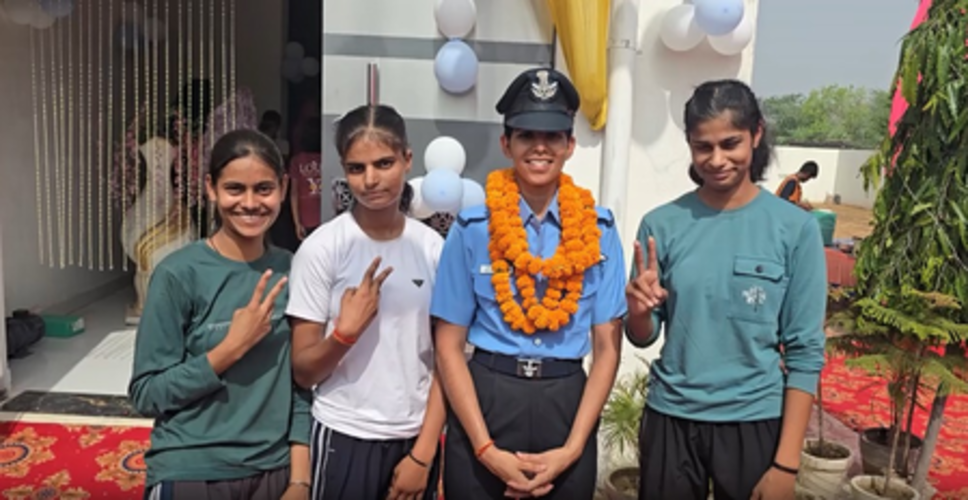 फाइटर पायलट बनीं मीनाक्षी तक्षक, गांव में भव्य सम्मान, पूरे परिवार ने बढ़ाया देश का मान