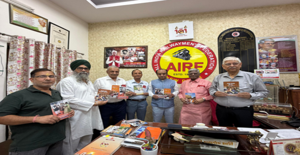 सांसद सुधांशु त्रिवेदी ने विकसित भारत का लक्ष्य हासिल करने में रेलवे कर्मचारियों की भूमिका को सराहा