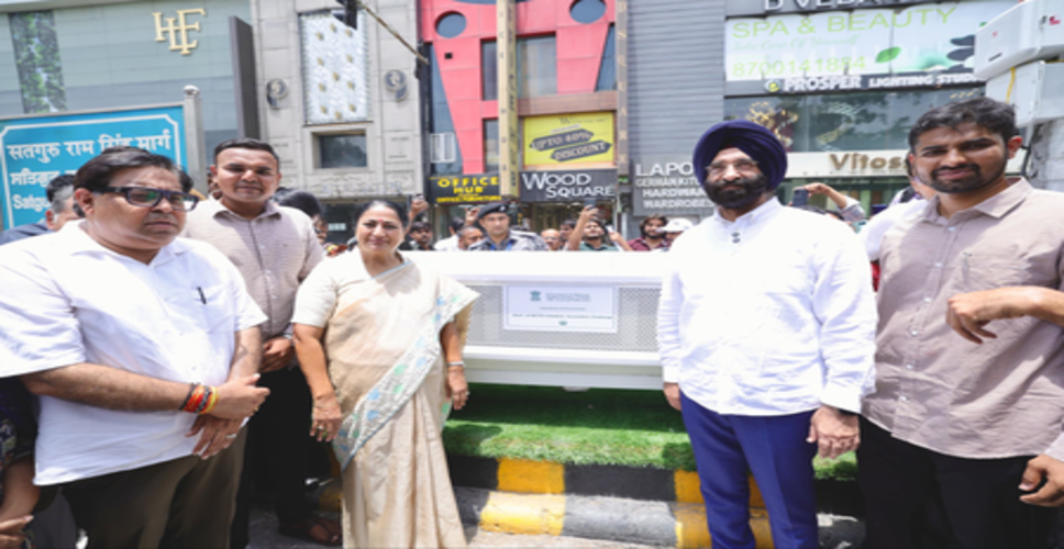प्रदूषण पर &lsquo;मेड इन इंडिया&rsquo; प्रहार, सीएम रेखा गुप्ता ने तीन &lsquo;अल्ट्रा-मॉडर्न&rsquo; एयर प्यूरीफायर्स का किया ग्राउंड निरीक्षण