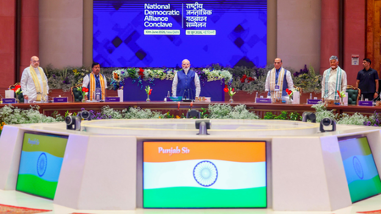 पीएम मोदी ने भारतीय खिलाड़ियों को सराहा, ओलंपिक के लिए बड़े लक्ष्य तय करने को कहा