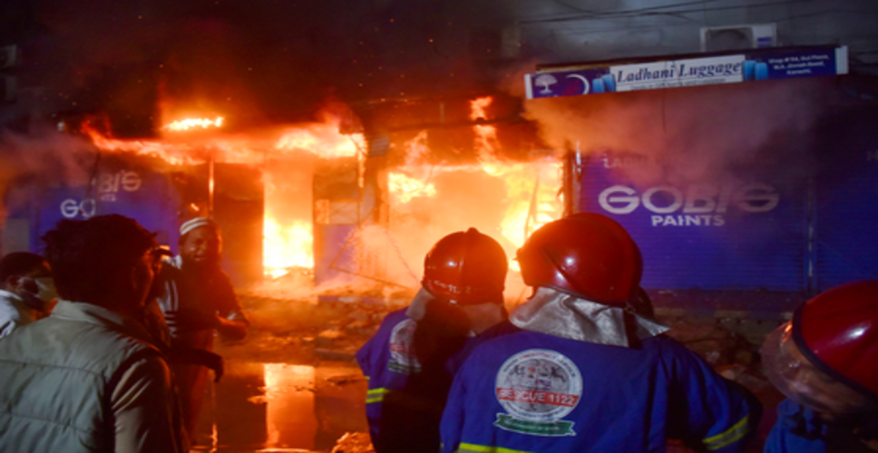 कराची के गुल प्लाजा के बेसमेंट में फिर लगी आग, दो महीने पहले 70 से ज्&zwj;यादा की हुई थी मौत