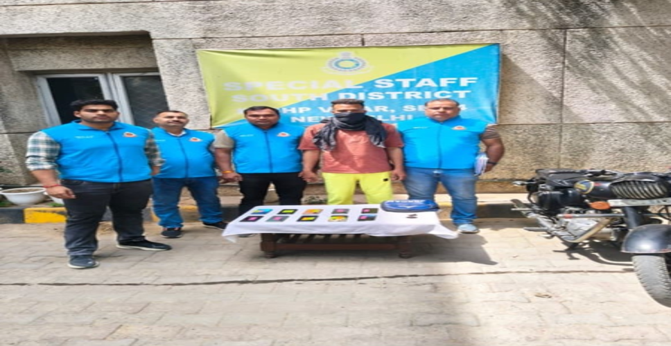 दिल्ली पुलिस ने चोरी के 10 मोबाइल के साथ युवक को किया गिरफ्तार