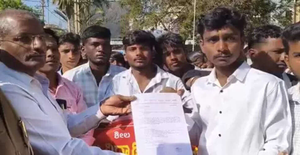 कर्नाटक: बीदर में एबीवीपी का 'हल्ला बोल', ग्रामीण इलाकों में परिवहन सेवा ठप होने पर फूटा गुस्सा