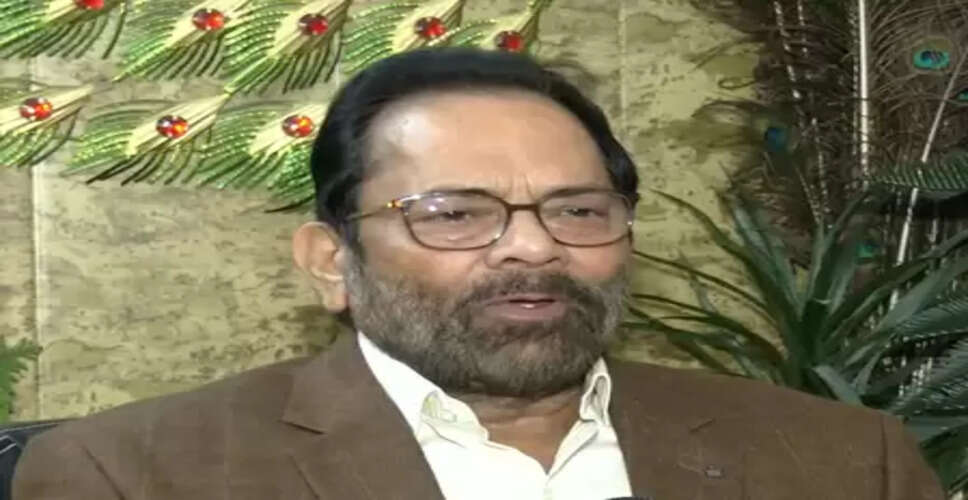 कांग्रेस पार्टी पर नकवी ने कसा तंज, कहा- 'वे हाथ में संविधान, जेब में गालियों की डिक्शनरी रखते हैं'