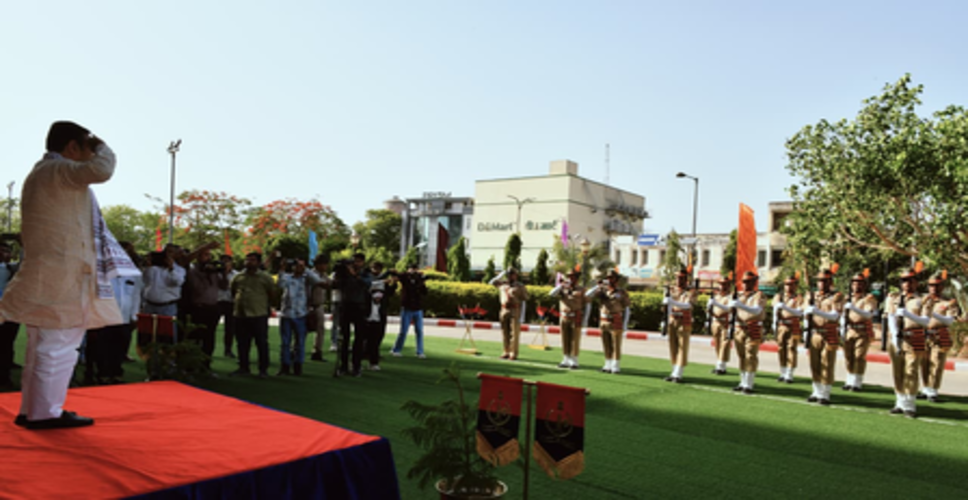 राजस्थान: सीएम भजनलाल शर्मा ने पुलिस मुख्यालय से 42 महिला पीसीआर वैन को दिखाई हरी झंडी