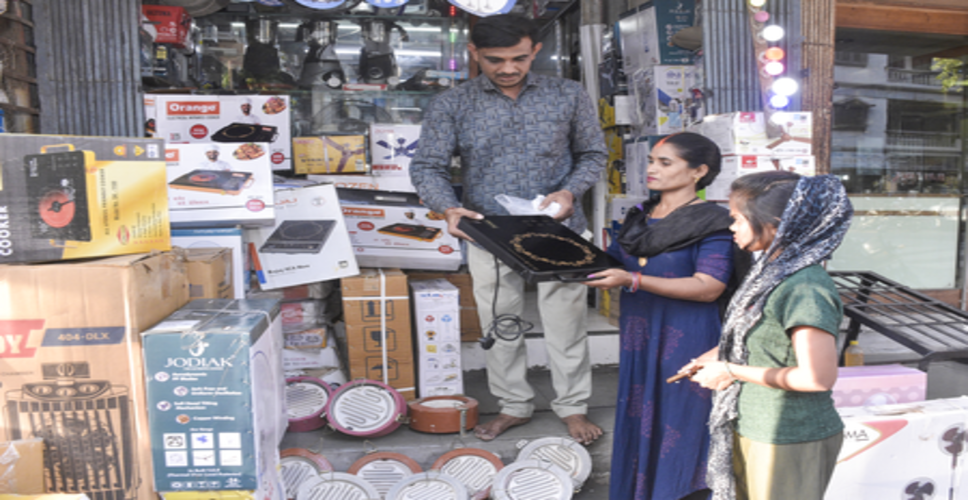 ईरान युद्ध के बीच कुकिंग गैस पर निर्भरता घटाने की तैयारी, सरकार घरेलू इंडक्शन हीटर उत्पादन बढ़ाने पर कर रही फोकस