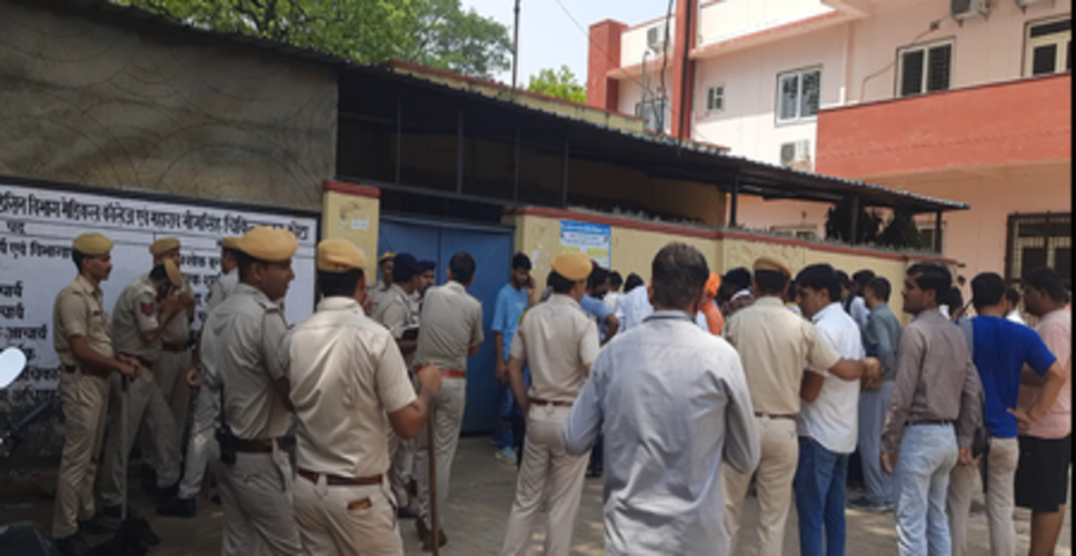 सालों पुराने मठ के महंत की चाकू गोदकर हत्या, हमलावरों ने सोते समय गर्दन और पीठ पर किए तबड़तोड़ वार