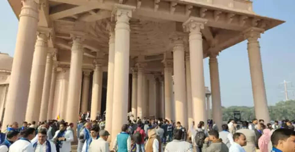 अंबेडकर परिनिर्वाण दिवस: बसपा का शक्ति प्रदर्शन, दलित प्रेरणा स्थल पर उमड़ा जनसैलाब