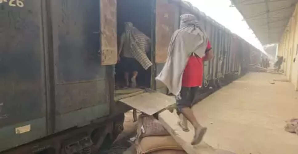 अनाज लेकर पहली मालगाड़ी कश्मीर घाटी के लिए रवाना, आसानी और बिना रुकावट के होगी सप्लाई