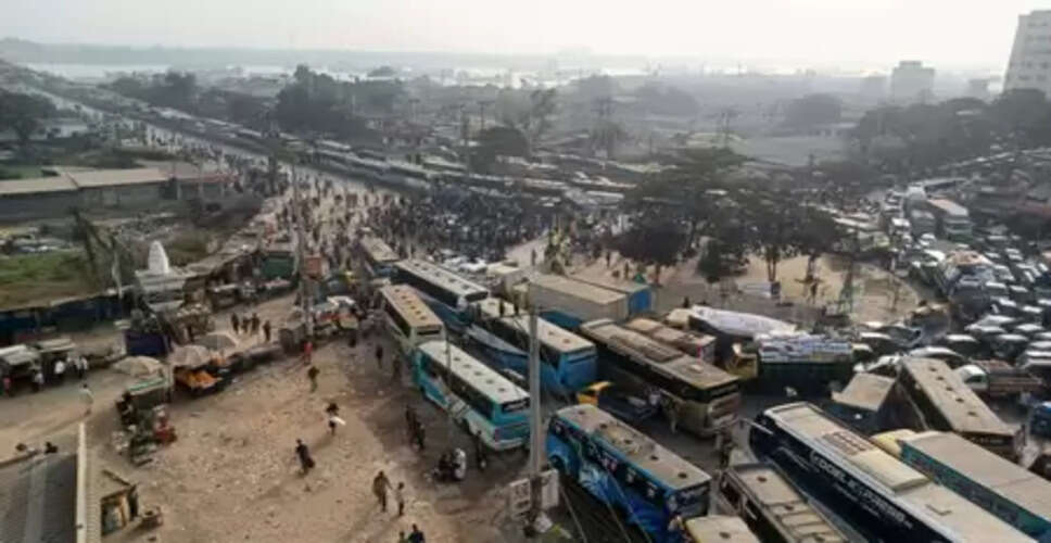 इंसाफ की मांग को लेकर सड़कों पर उतरे हादी के समर्थक, आवाजाही बाधित