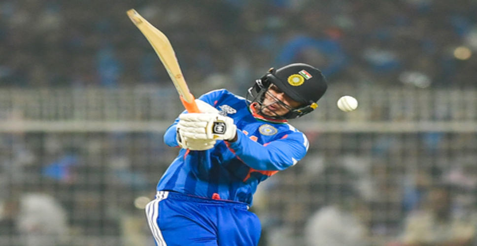 इंग्लैंड के खिलाफ टी20 शतक लगा चुके अभिषेक, सिर्फ 4 बल्लेबाजों के नाम सेंचुरी
