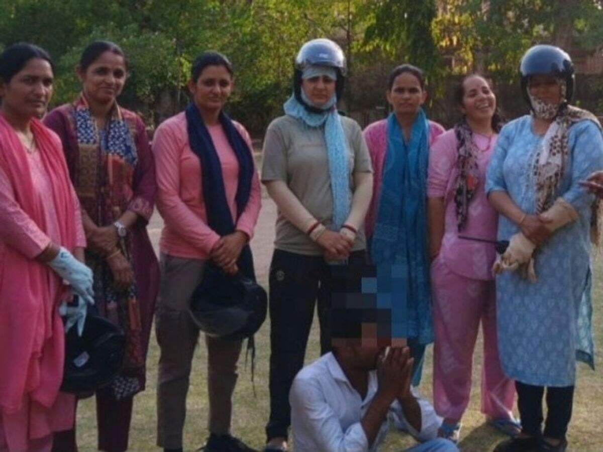 ऑपरेशन डिकॉय के तहत सादे कपड़ों में निकली कालिका टीम, वीडियो में देखें महिलाओं छात्राओं से छेड़छाड़ अश्लील कमेंट कर रहे युवकों को दबोचा