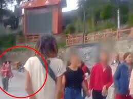 वीडियो में देंखे शिमला माल रोड पर छेड़छाड़ मामले में साधु की पहचान, पुलिस ने FIR दर्ज कर आरोपी को हिरासत में लिया