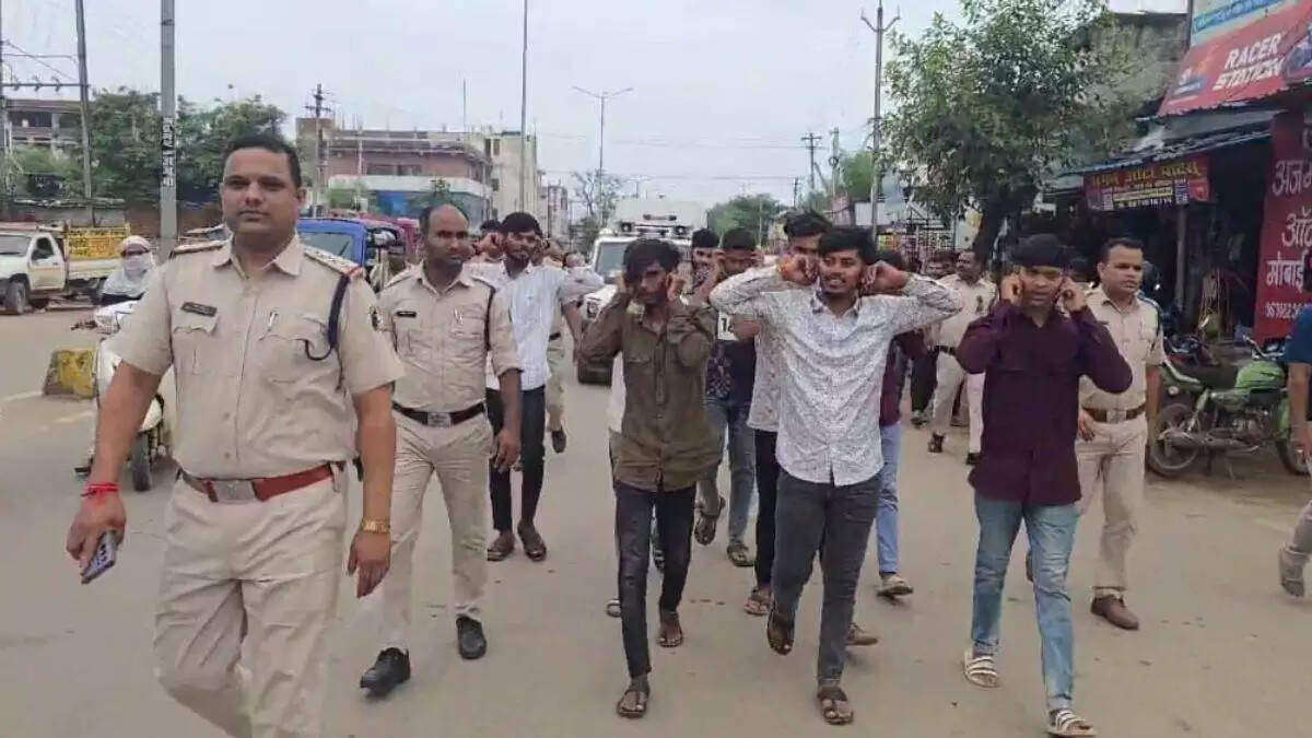 सवाई माधोपुर: मित्रपुरा में सड़क पर जन्मदिन मना रहे युवकों पर पुलिस की बड़ी कार्रवाई, 4 गिरफ्तार