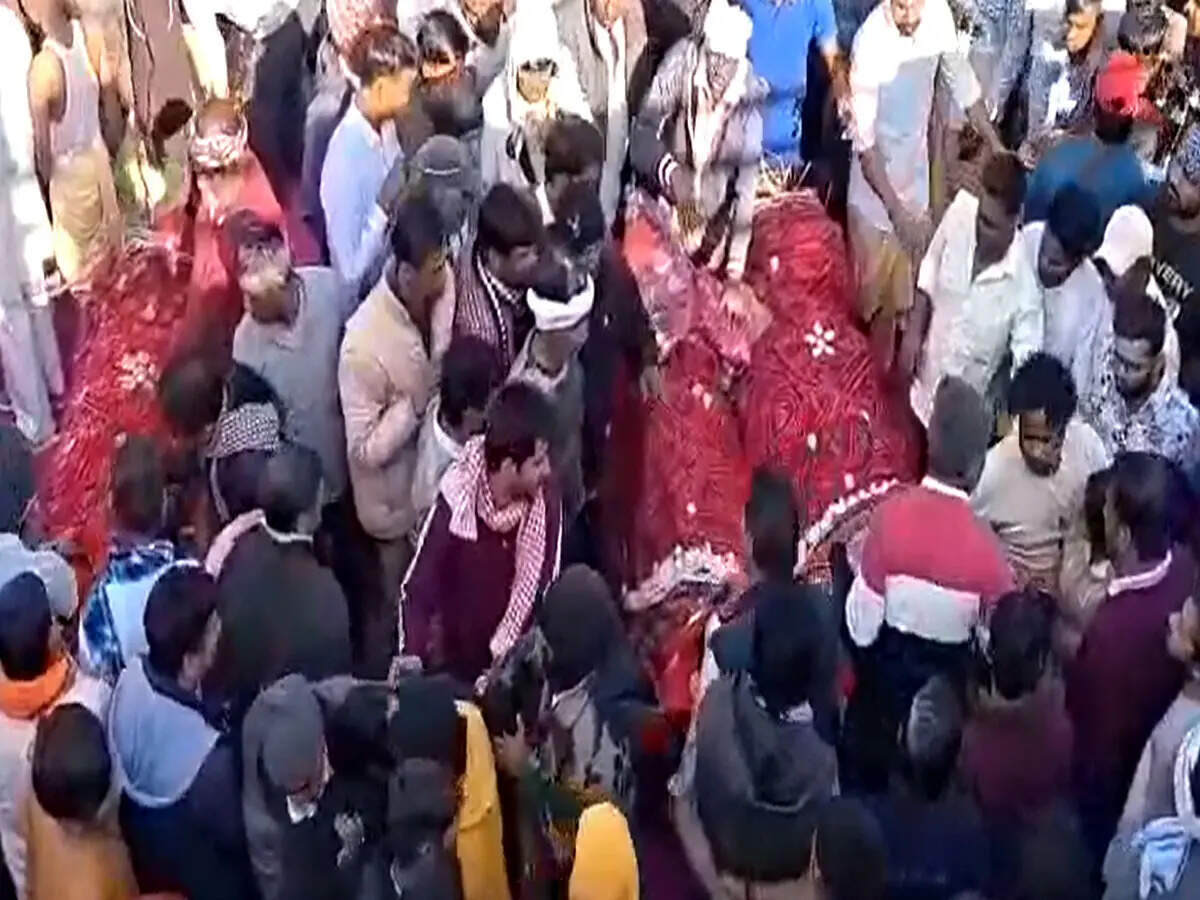 सीकर के फतेहपुर में एक ही परिवार की पांच महिलाओं की एक साथ उठीं अर्थियां, गांव में पसरा मातम