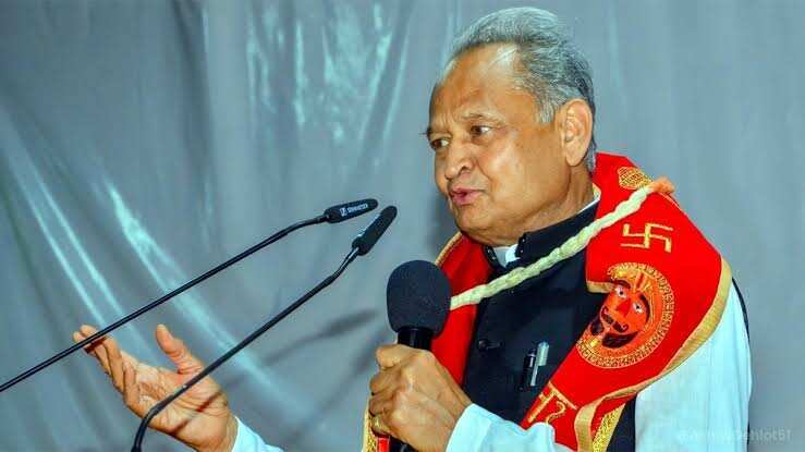 'मैनेजमेंट ठीक नहीं हुआ तो फिर होंगे पेपर लीक', अशोक गहलोत का सरकार पर हमला; वीडियो में बोले- इसका श्रेय लेने का कोई हक नहीं