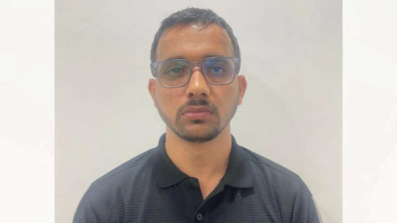 ब्लूटूथ से नकल करवाने वाला 25,000 का इनामी बदमाश गिरफ्तार, SOG की बड़ी कार्रवाई