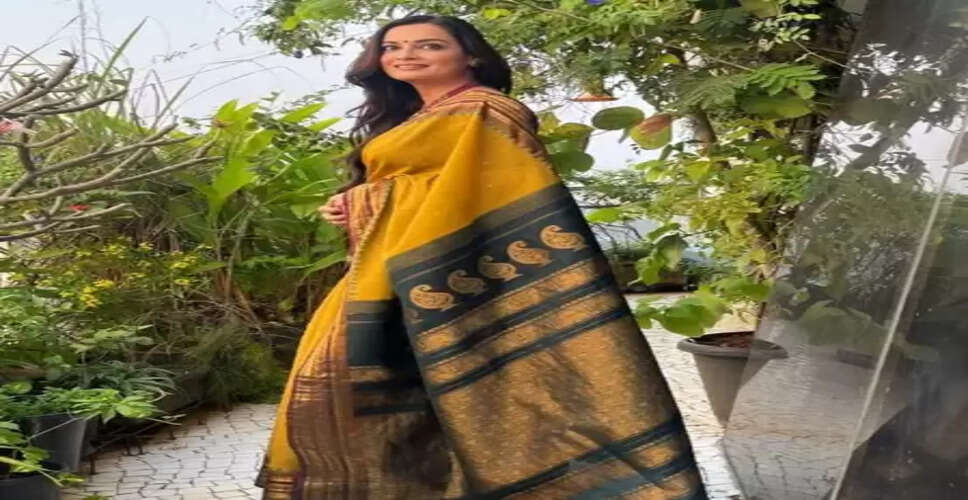 शबाना आजमी ने भेंट की दीया मिर्जा को साड़ी, एक्ट्रेस बोलीं- 'जिंदगी भर सहेज कर रखूंगी'