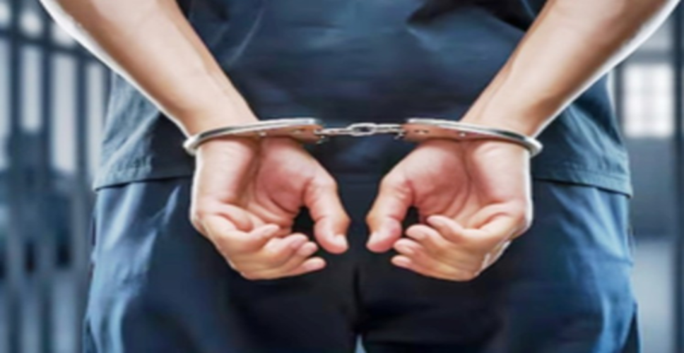 दिल्ली में बुजुर्गों को निशाना बनाकर उनसे पैसे चुराने वाले दंपति को पुलिस ने किया गिरफ्तार