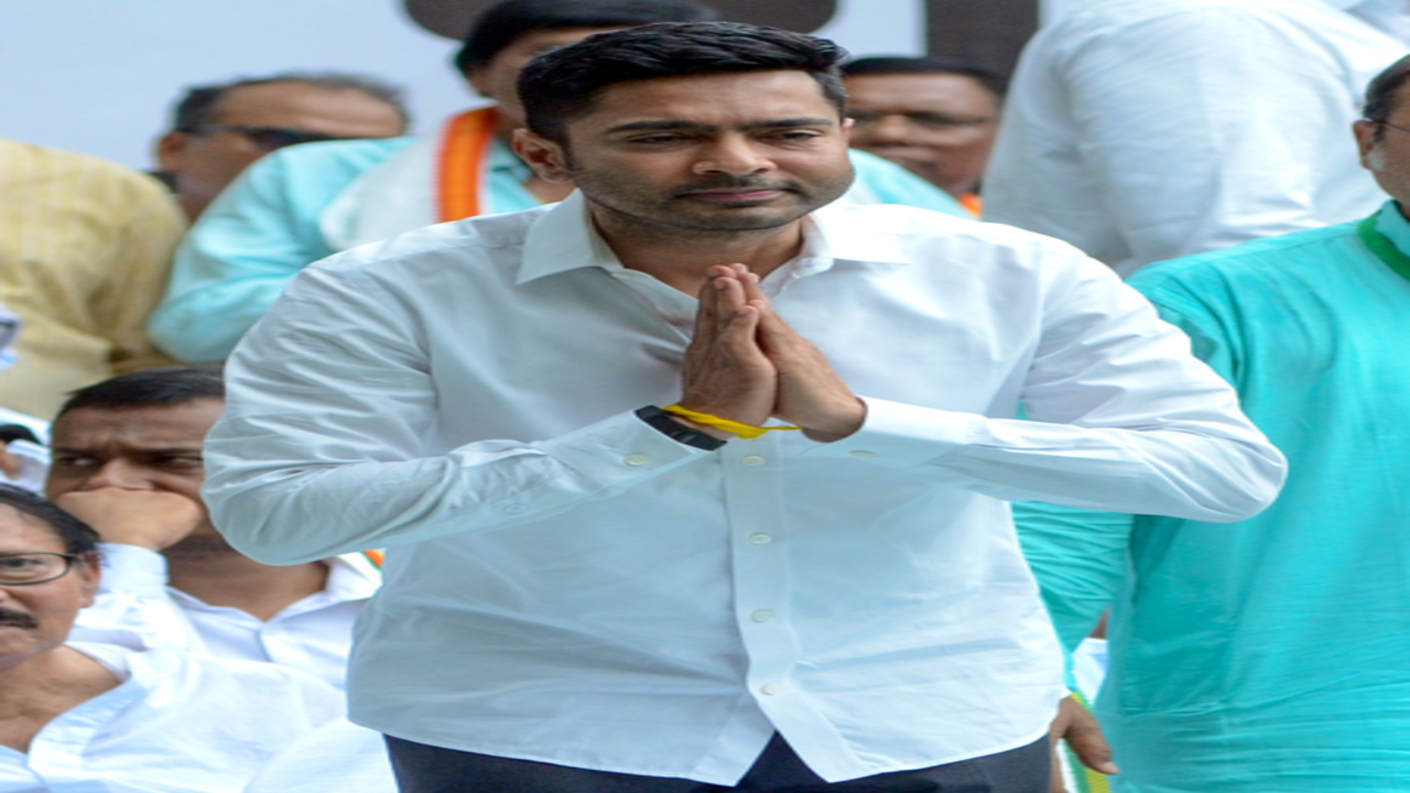 बैंक कर्मचारी केवाईसी दस्तावेजों पर हस्ताक्षर करवाने के लिए अभिषेक बनर्जी के घर जाएंगे: हाई कोर्ट
