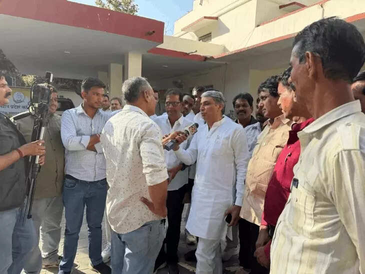जयपुर पहुंचे कांग्रेस के बागी नेता, जांच कमेटी से की मुलाकात; पाली में क्रॉस वोटिंग की जांच की मांग