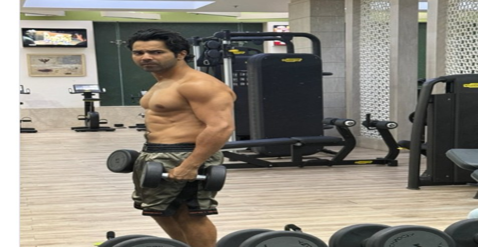 'उम्र कोई भी हो, जिम में पसीना बहाना जरूरी', वरुण धवन ने दिया खास मैसेज