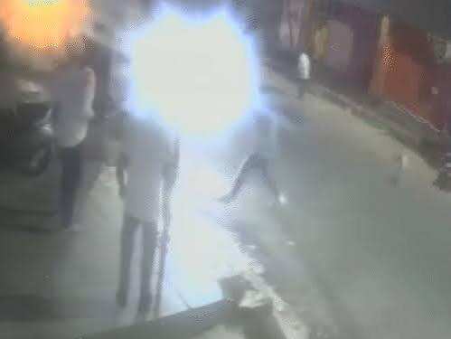 जयपुर में शराबी बदमाशों का तांडव: जूस सेंटर में घुसकर संचालक पर लोहे के पाइप से हमला, फुटेज में देंखे सिर में आए 12 टांके
