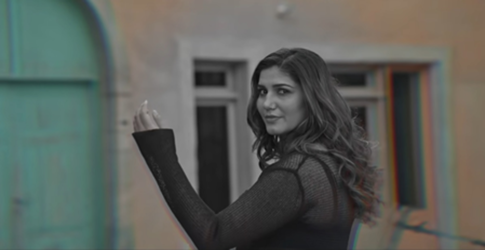 हरियाणवी डांसर सपना चौधरी का नया गाना &lsquo;16 का डोला&rsquo; हुआ रिलीज, फैंस कर रहे खूब पसंद