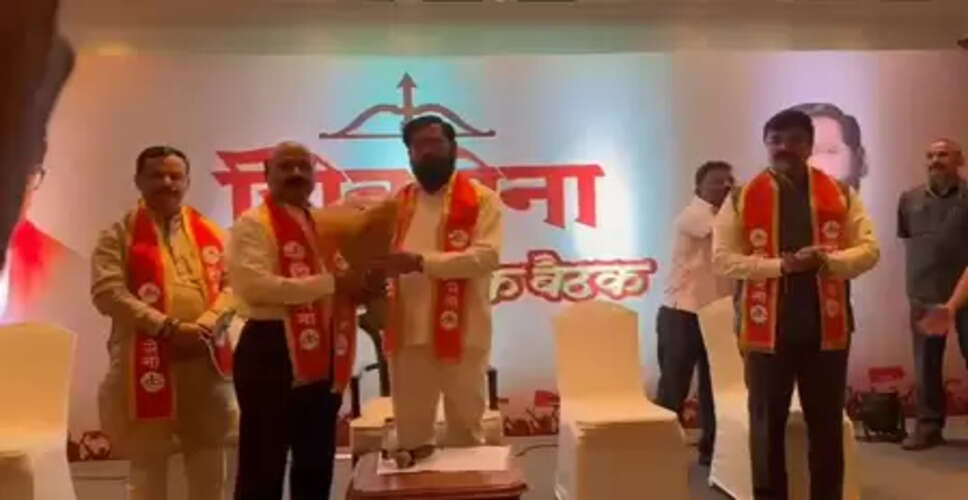 मुंबई: उपमुख्यमंत्री शिंदे ने नवनिर्वाचित शिवसेना पार्षदों से की मुलाकात, किया मार्गदर्शन