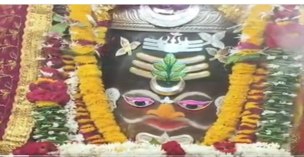 गंगा दशहरा के अवसर पर बाबा का दिव्य राजा स्वरूप, भस्म आरती में झूमे भक्त