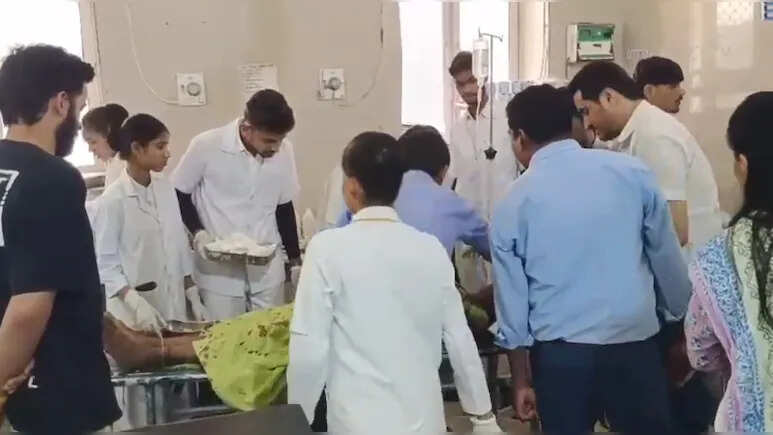 बांसवाड़ा में भीषण सड़क हादसा: ट्रेलर की टक्कर से युवक की मौत, बहन गंभीर घायल