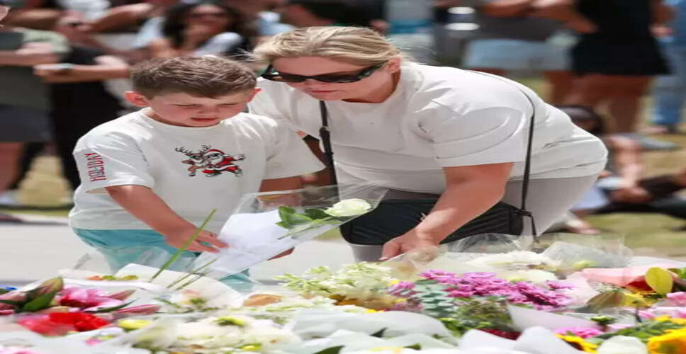 बोंडी बीच ट्रेजेडी: अर्पित फूलों और खिलौनों को किया जाएगा संरक्षित, स्थायी स्मारक बनाने पर भी विचार