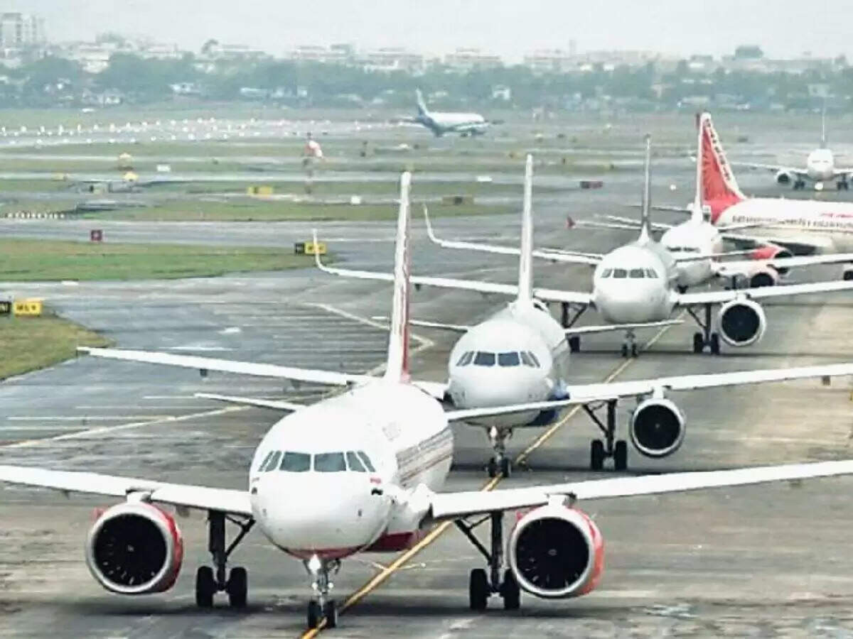 मकर संक्रांति पर जयपुर एयरपोर्ट पर फ्लाइट शेड्यूल गड़बड़ाया, फुटेज में जानें उड़ानें कैंसिल और घंटो रही लेट