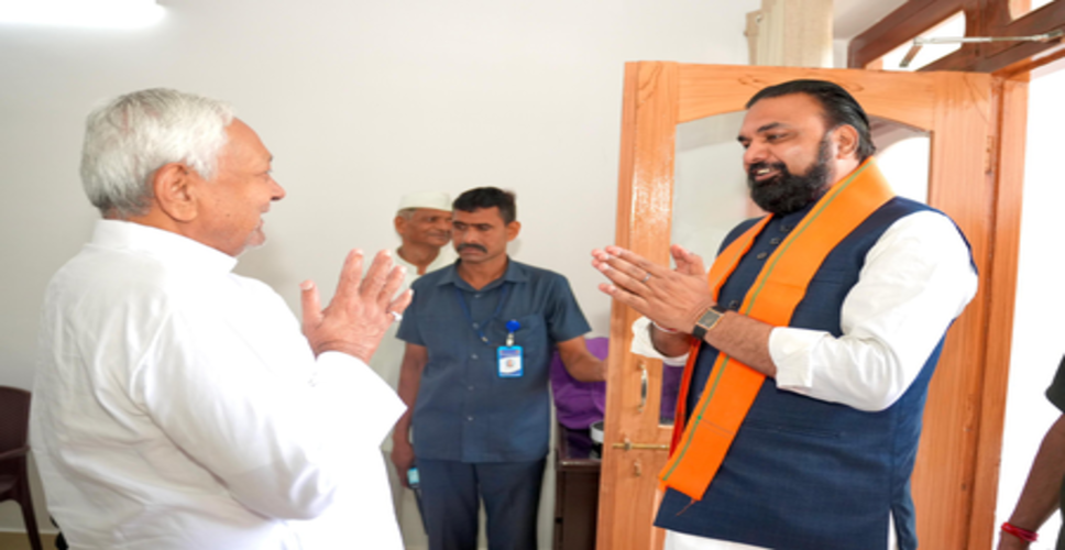 बिहार: पूर्व मुख्यमंत्री नीतीश कुमार से मिले सीएम सम्राट चौधरी, मंत्रिमंडल विस्तार को लेकर चर्चा तेज