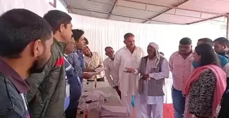 बीकानेर में वर्ष की अंतिम लोक अदालत में उमड़ी लोगों की भीड़, लंबित प्रकरणों के समाधान पर जोर