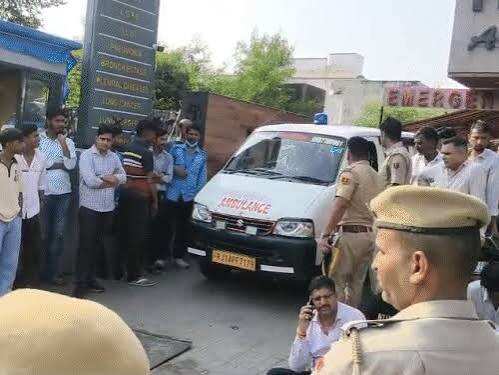 जयपुर के आंच हॉस्पिटल में बदलीं दो डेडबॉडी, फुटेज में देंखे परिवार ने किया हंगामा; सांसद के दखल के बाद FIR