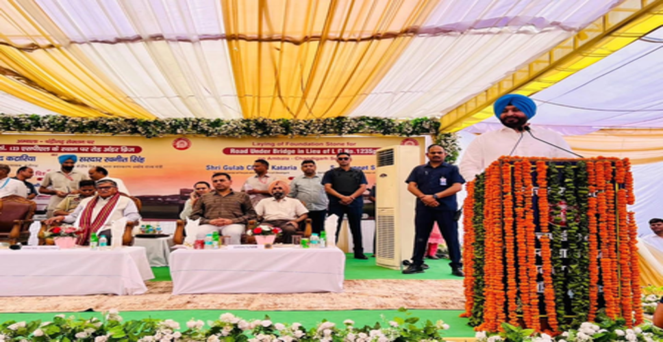 पंजाब के राज्यपाल गुलाब चंद कटारिया ने पुल के नीचे सड़क की नींव रखी